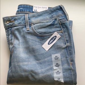 🖤 NEVER BEEN WORN LIGHT WASH JEANS